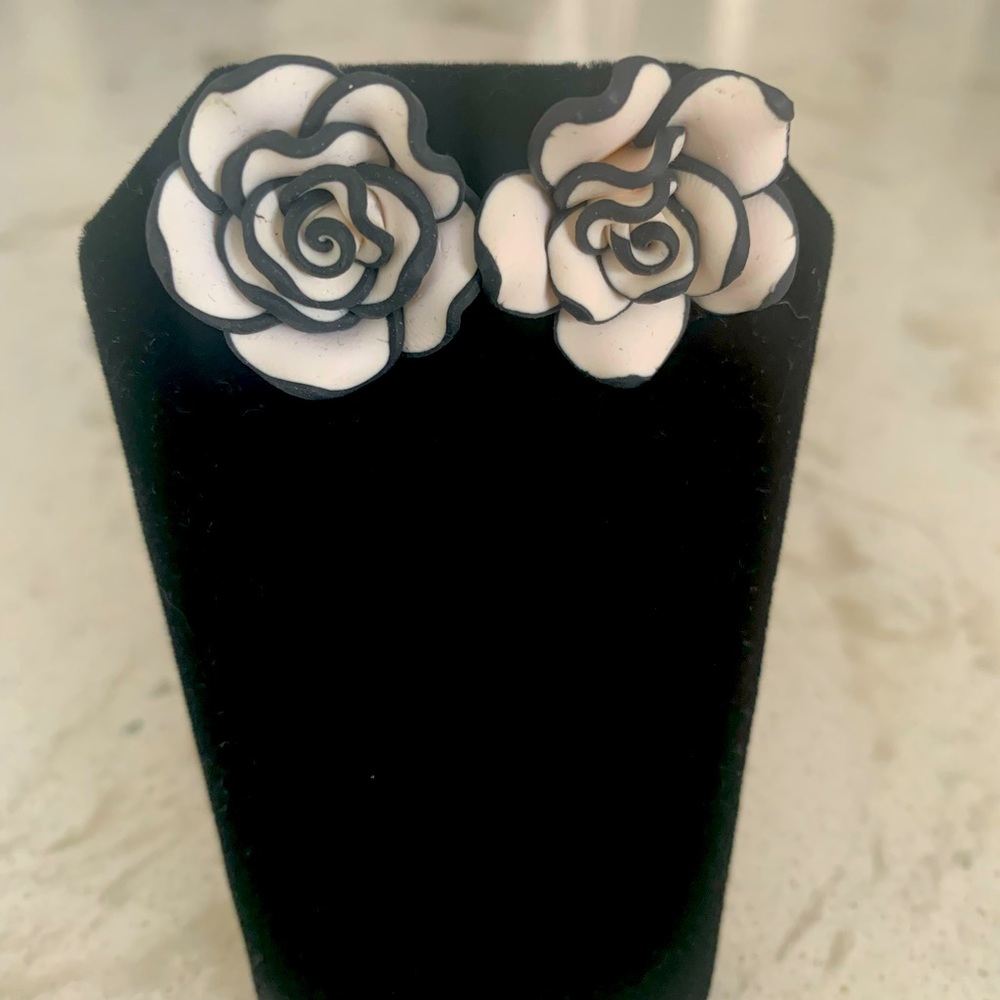 Stunning black and white rose earrings